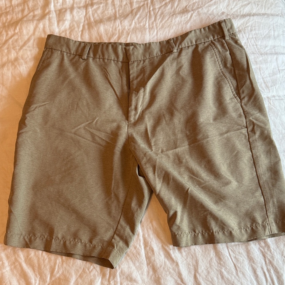 Walter Hagen Men's Dark Khaki Flat Front Shorts